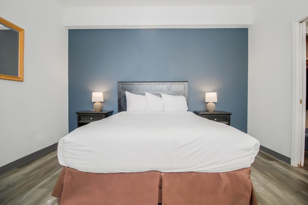 Suite, 1 Bedroom (Queen) - Photo 2