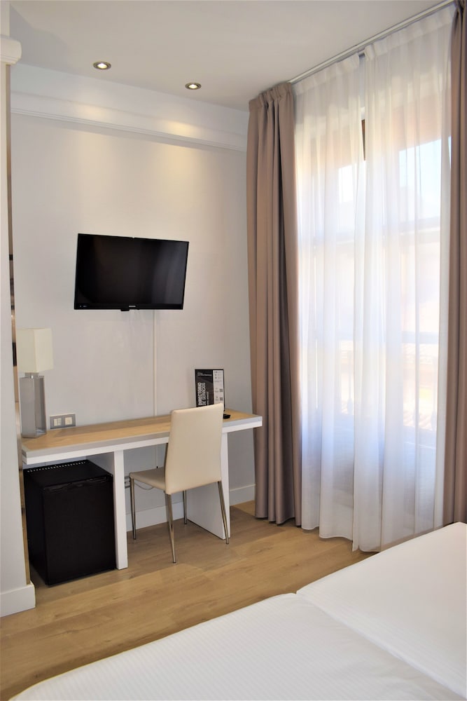 Classic Twin Room - Photo 4