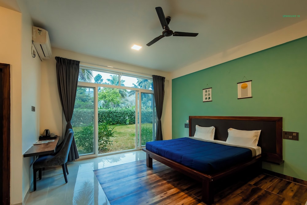 Grand Room, Garden View