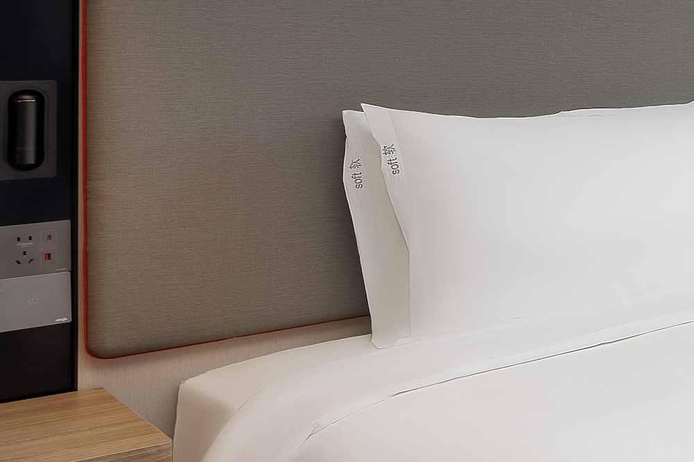 Standard Room, 1 King Bed, Accessible - Photo 2