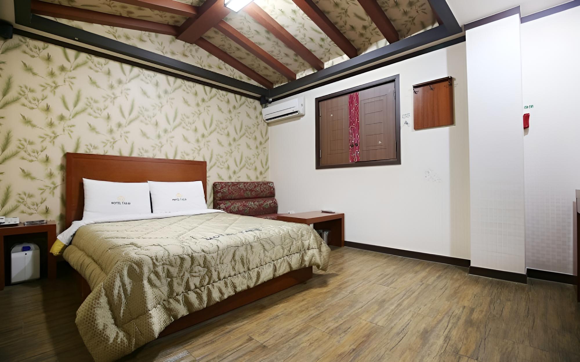 Room (Standard Room) - Photo 1