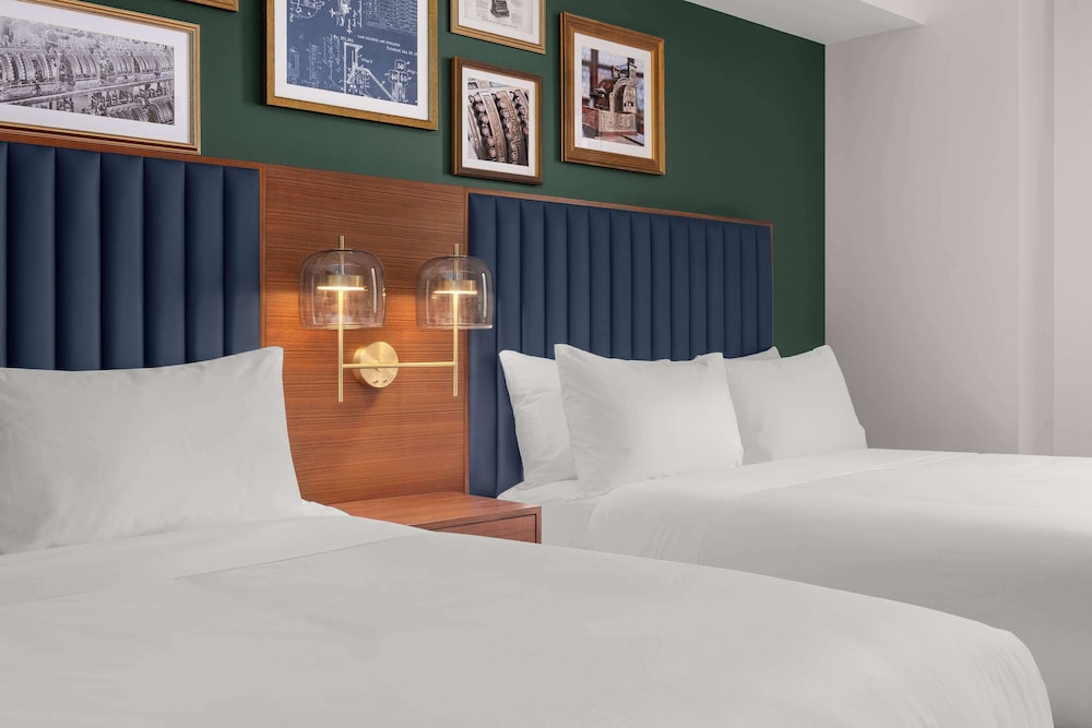 Room, 2 Queen Beds, Accessible, Theater View - Photo 2