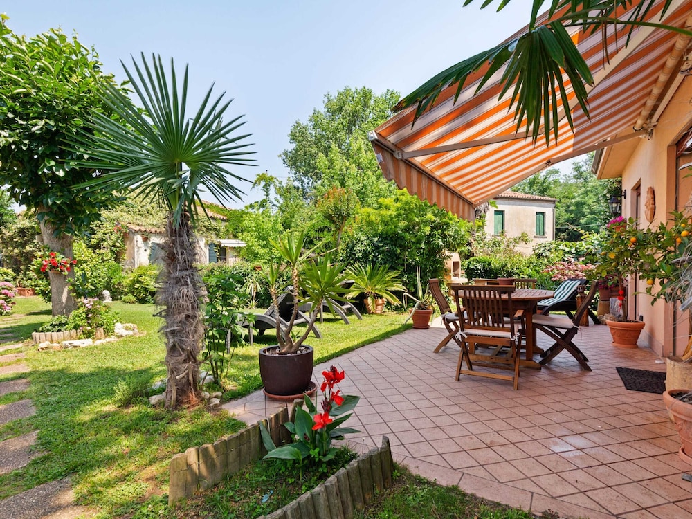 Villa photo 3