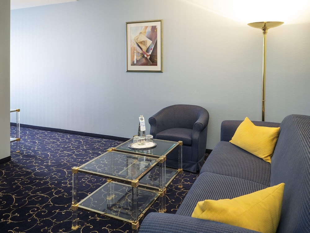 Executive Suite, 1 King Bed with Sofa bed photo 2