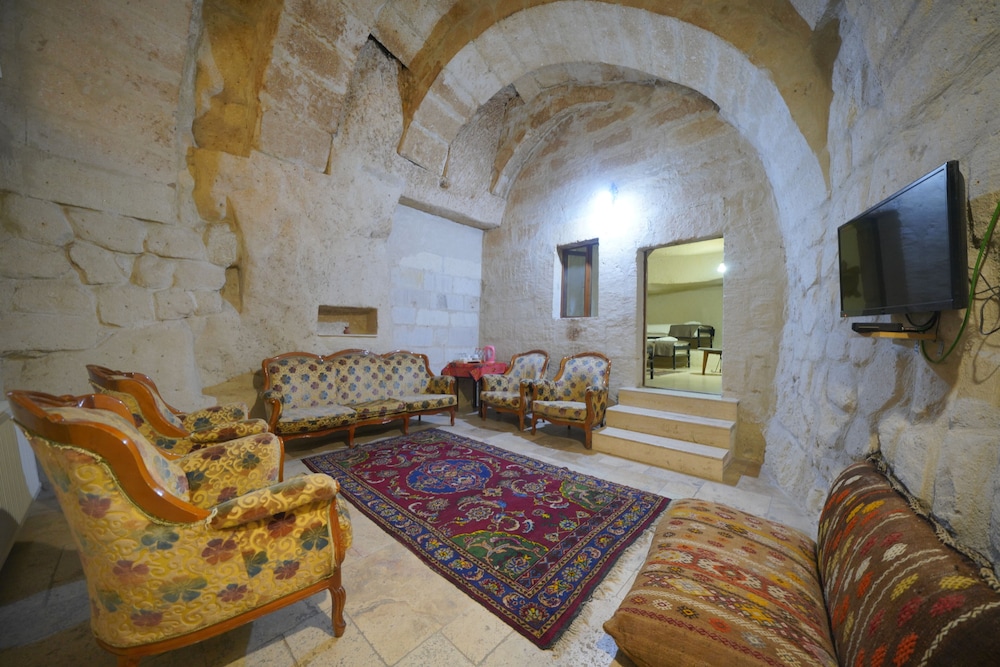 Cave Family Suite