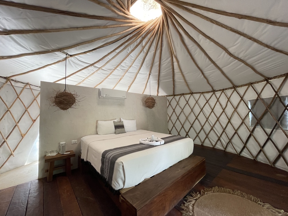 Standard Tent, 1 King Bed, Garden View