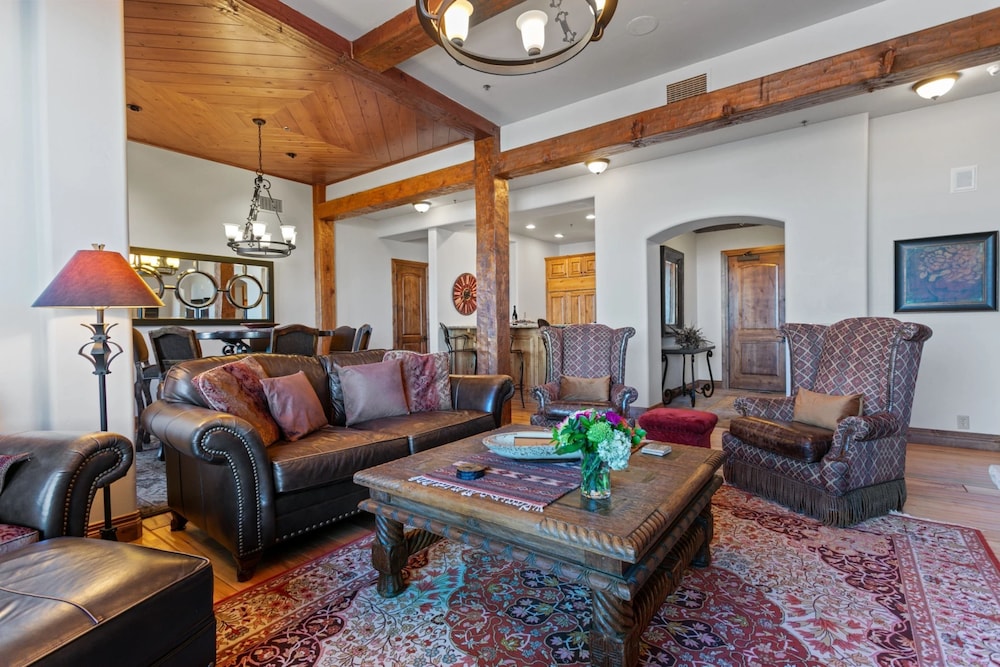 Condo, 3 Bedrooms