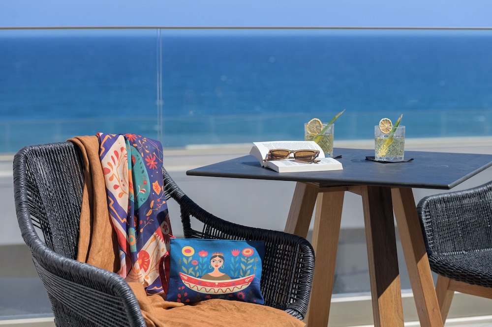 Premium Room, 1 King Bed, Balcony, Sea View