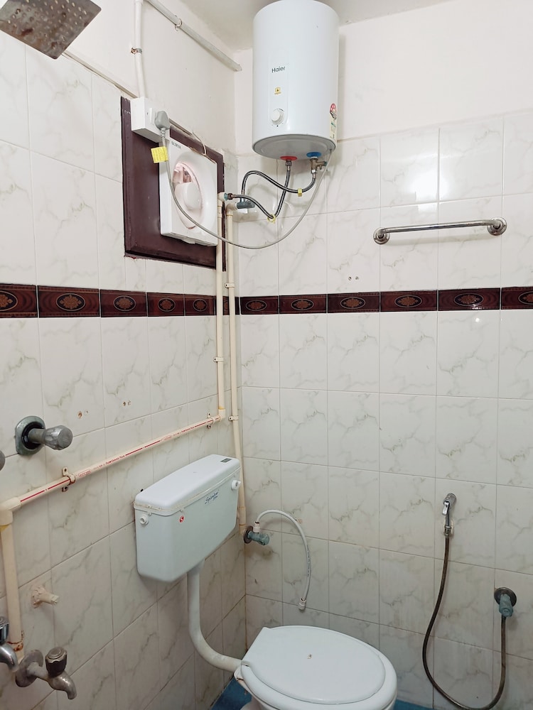 Standard Twin Room - Photo 4