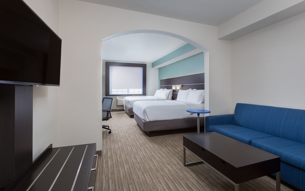 Suite, Multiple Beds - Photo 3