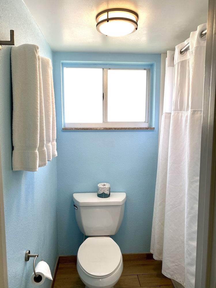 Premium Room, 2 Queen Beds, Kitchenette, Poolside - Photo 4