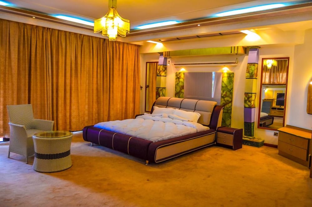 Executive Suite photo 2
