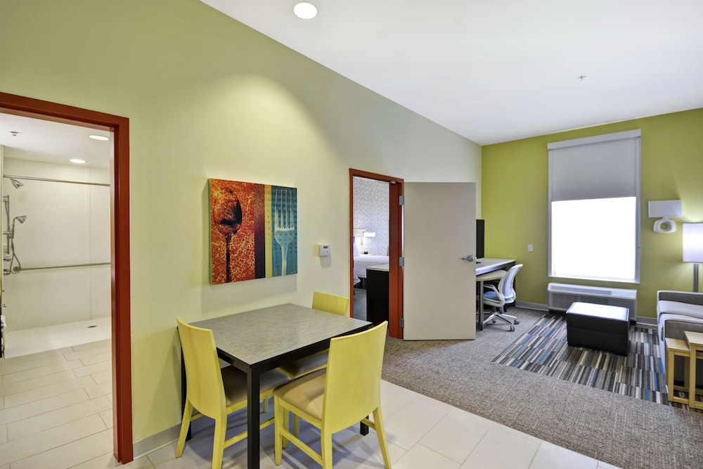 Suite, 2 Queen Beds, Accessible, Bathtub photo 1