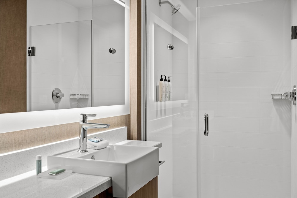 Suite, 2 Queen Beds (Mobility/Hearing Accessible, Tub) - Photo 6