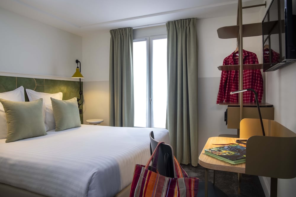 Double Classic Room thumbnail 5