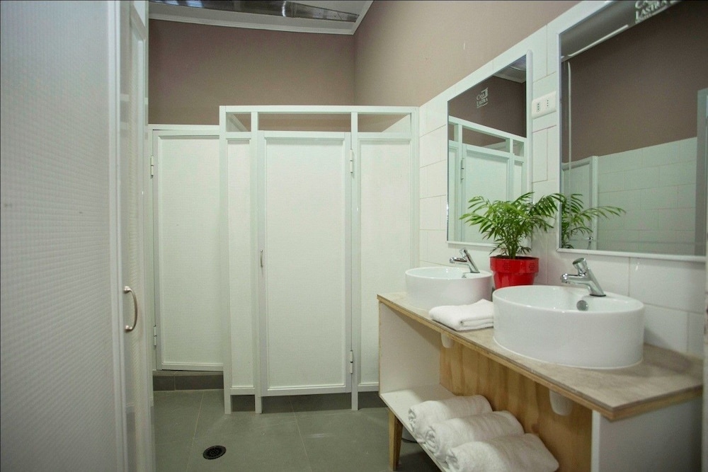 Shared Dormitory, Mixed Dorm, Shared Bathroom photo 3