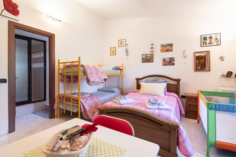 Basic Quadruple Room, Non Smoking, Mountain View photo 1