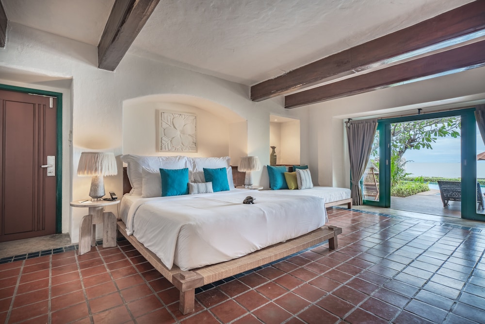 Beachfront Pool Access Suite - Photo 4