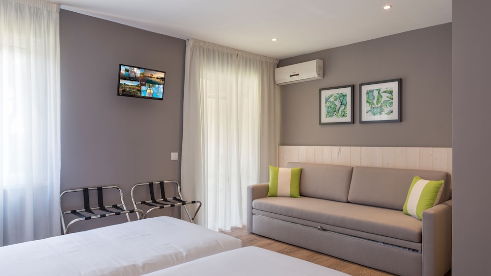 Promo Room (Large, 2 Adults + 2 children) photo 2