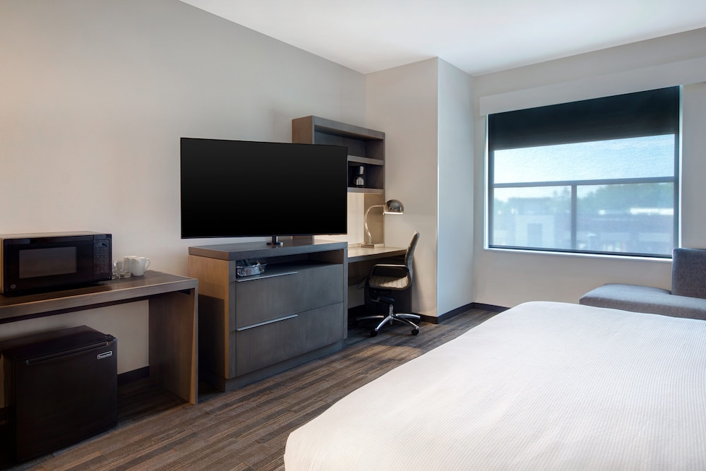 Room, 1 King Bed (Den) - Photo 4