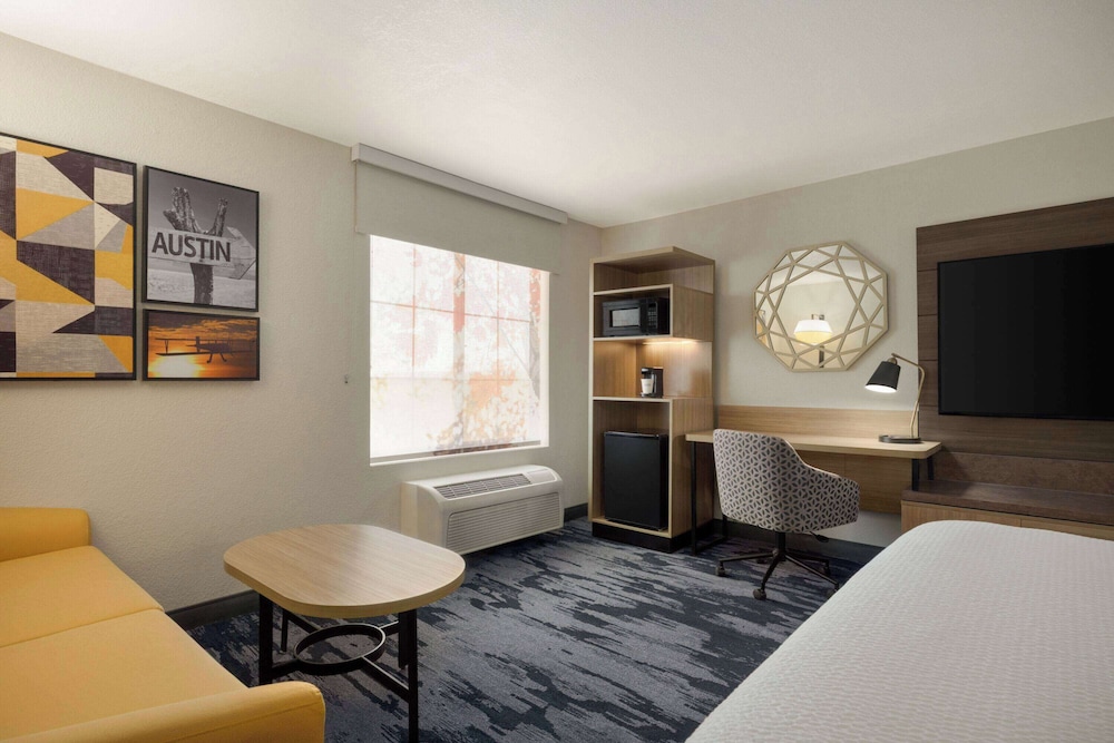 Suite, 1 King Bed, Non Smoking, Pool View - Photo 1