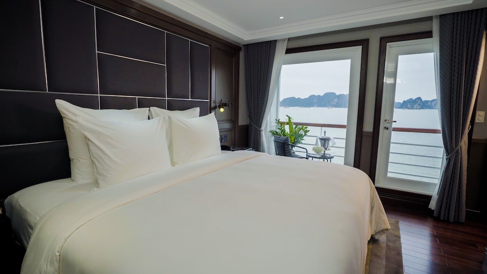 Grand Executive Cabin, Balcony (2 Days 1 Night) - Photo 3