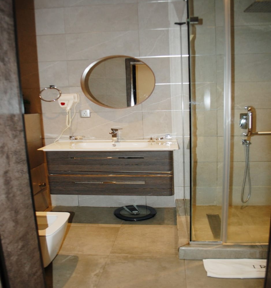 Executive Room - Photo 5