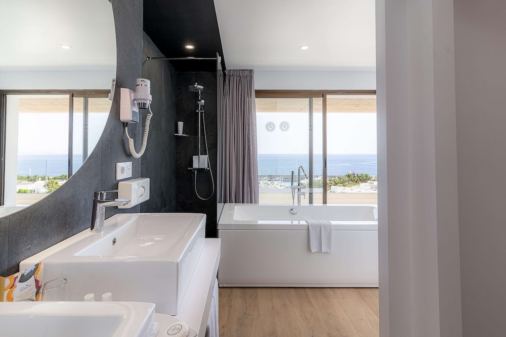 Superior Suite, 1 Bedroom (3)