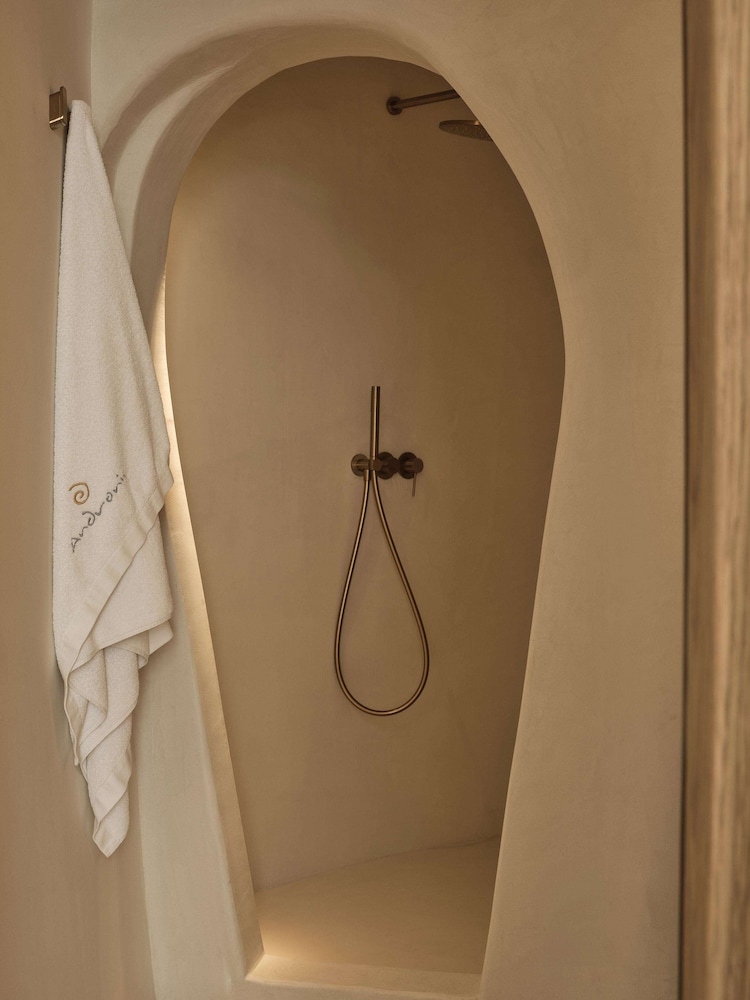 Petite Suite with Hot tub - Photo 3