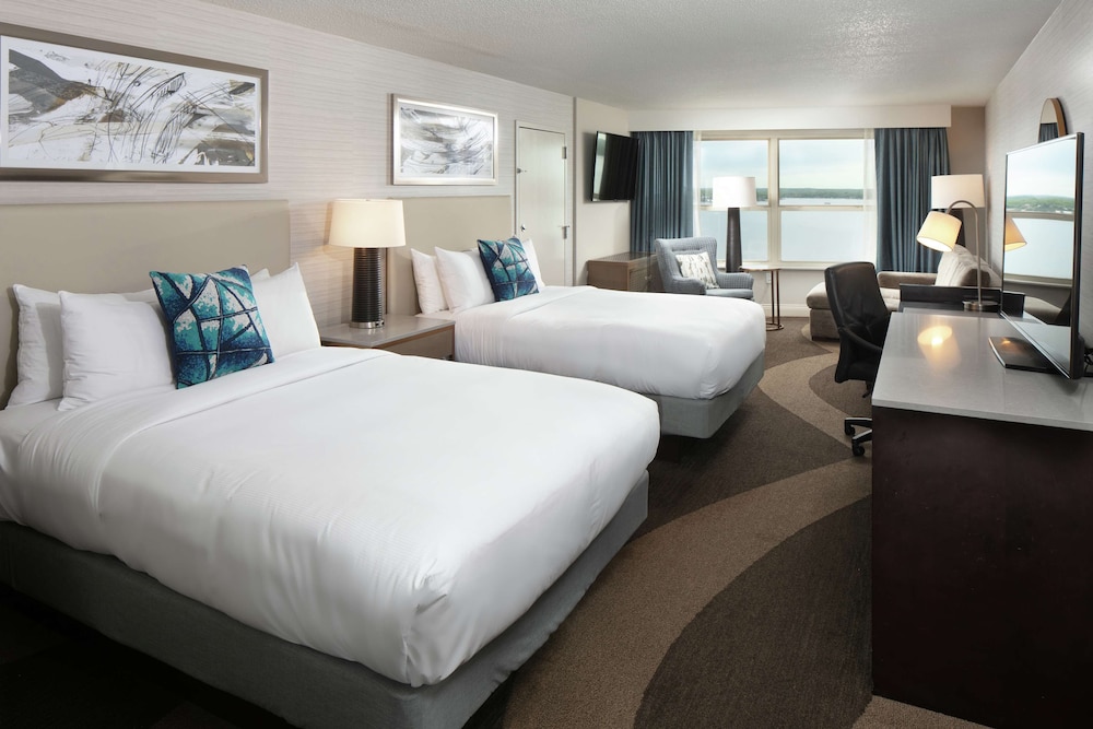 Deluxe Room, 2 Queen Beds (Roll-In Shower) photo 1