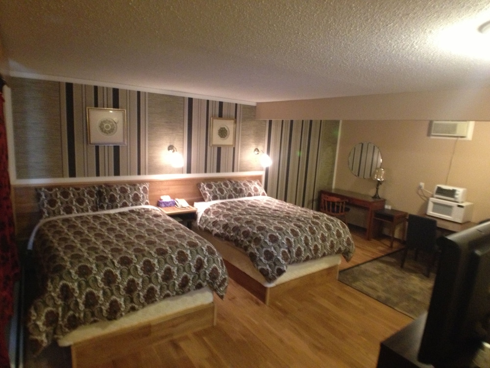 Deluxe Room, 2 Queen Beds photo 3