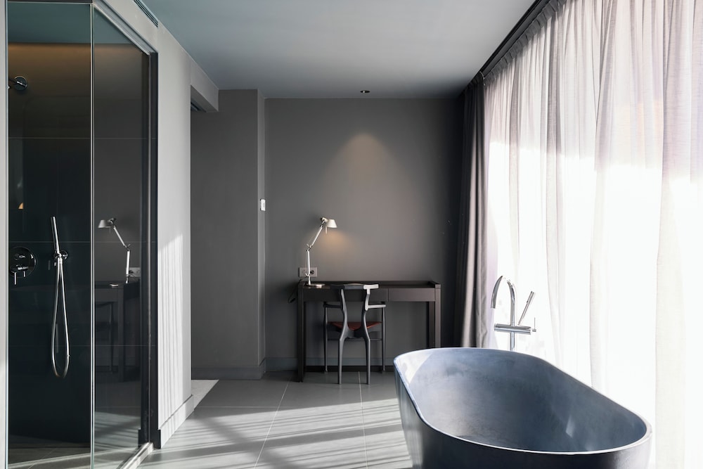 Premium Room thumbnail 5