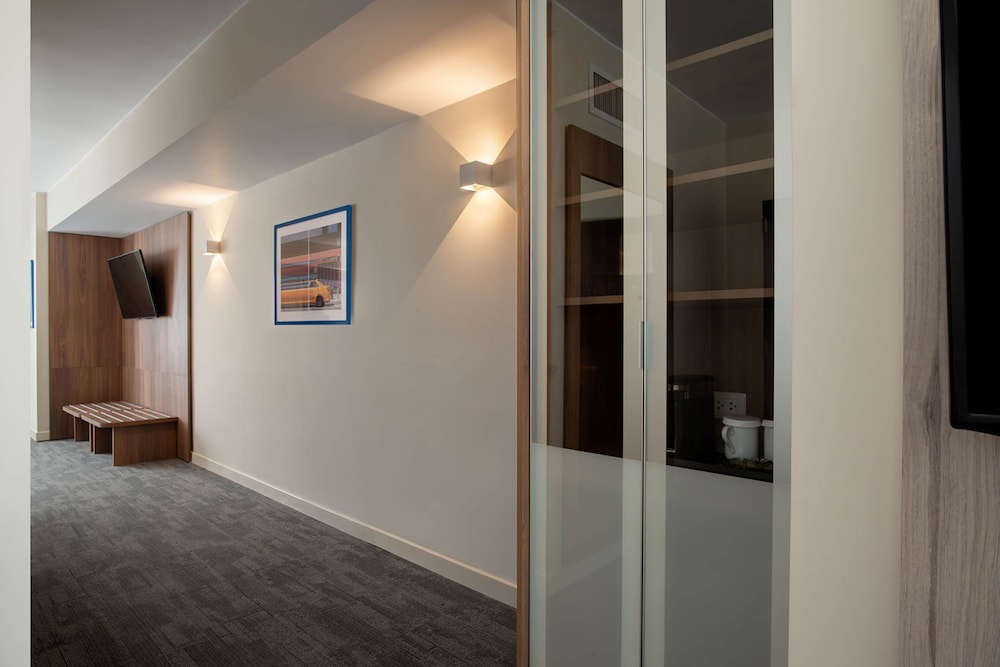 Junior Suite, 1 King Bed, City View - Photo 1
