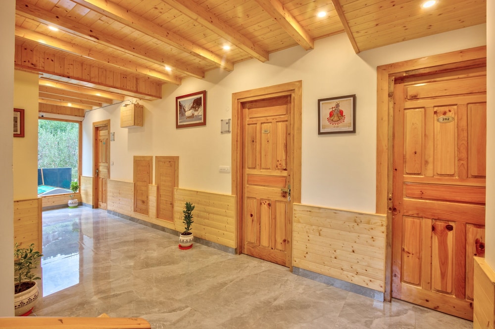 Luxury Double Room, 1 Bedroom, Balcony, Mountain View
