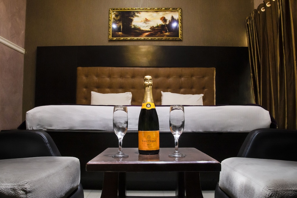 Luxury Suite