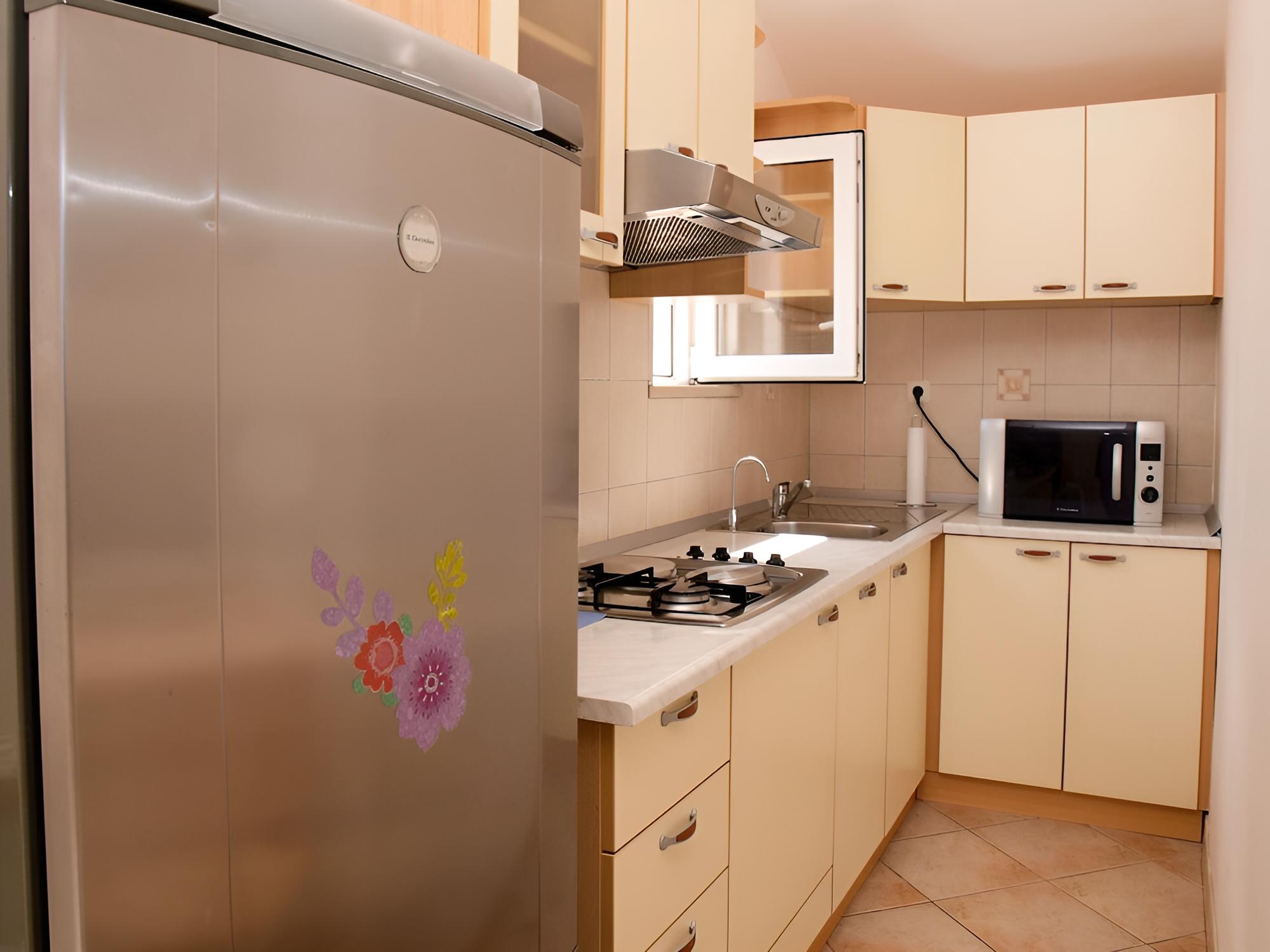 Apartment (Jela - 50 m from pebble beach - A2(4))