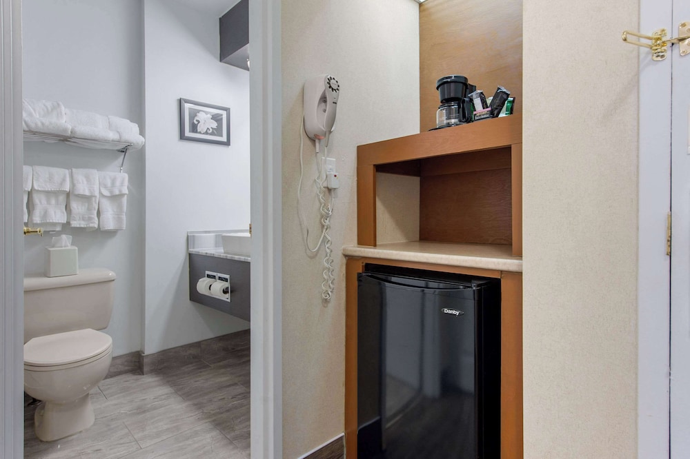 Business Room, 2 Queen Beds, Non Smoking - Photo 6