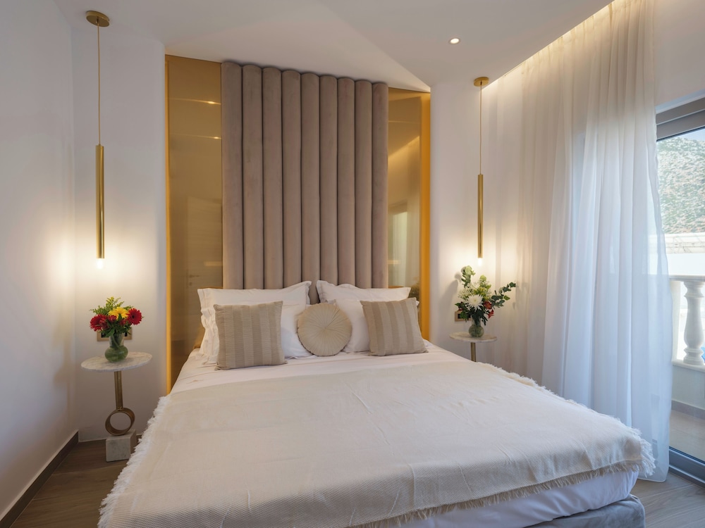 One Bedroom Suite with Mountain View