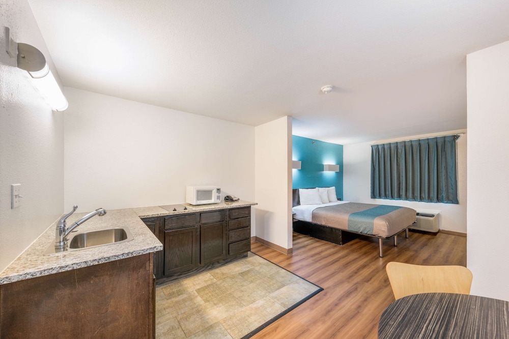 Deluxe Room, 1 King Bed, Non Smoking