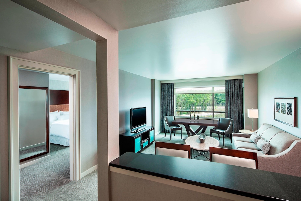 Suite, 1 Bedroom, Corner - Photo 1