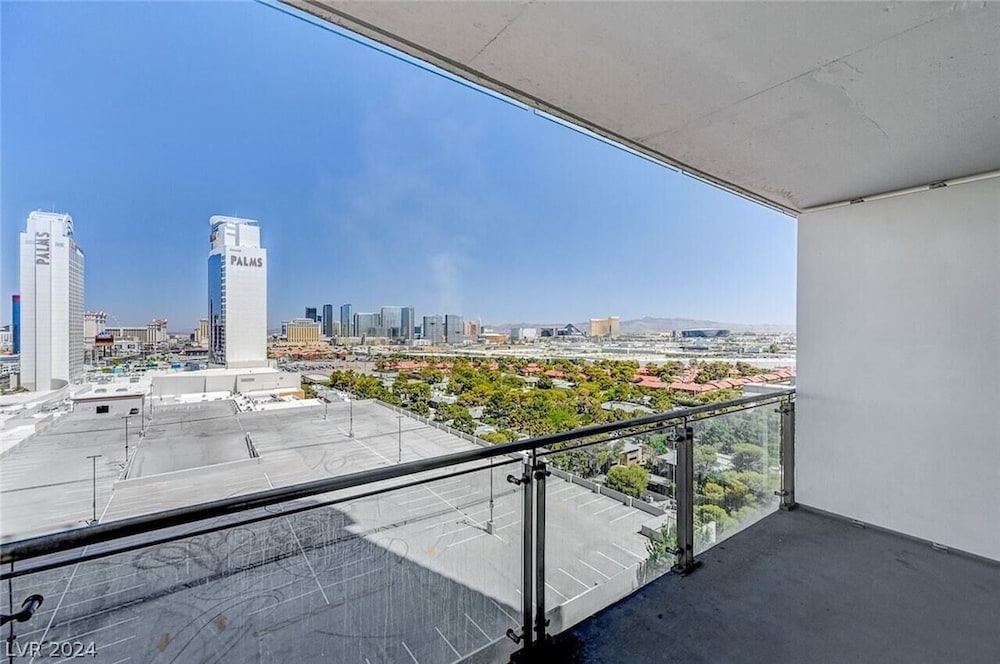 Studio, Balcony, City View (53312)