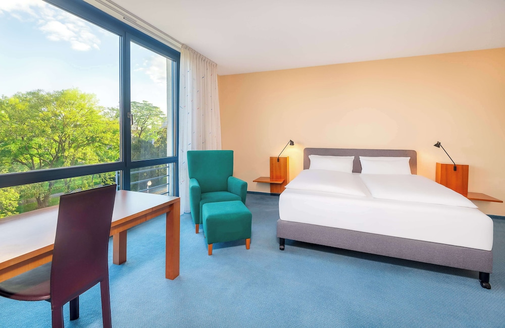 Standard Room, Park View - Photo 4