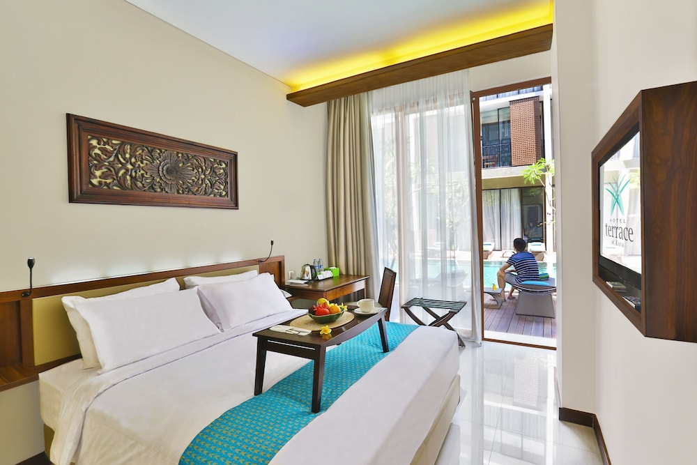 Deluxe Room, Pool Access photo 2