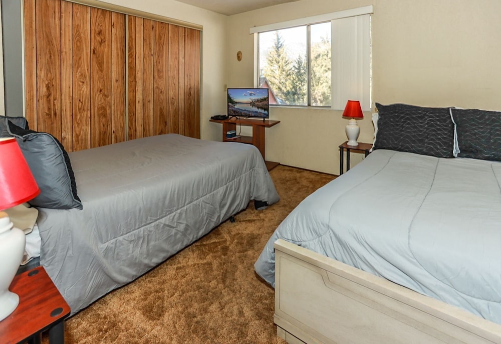 House, Multiple Beds, Patio, Mountain View