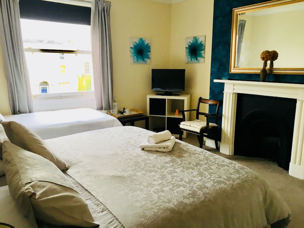 Family Room, Ensuite photo 2