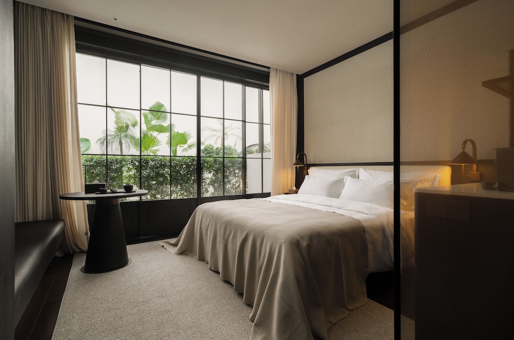 Comfort Suite, Patio, Garden View