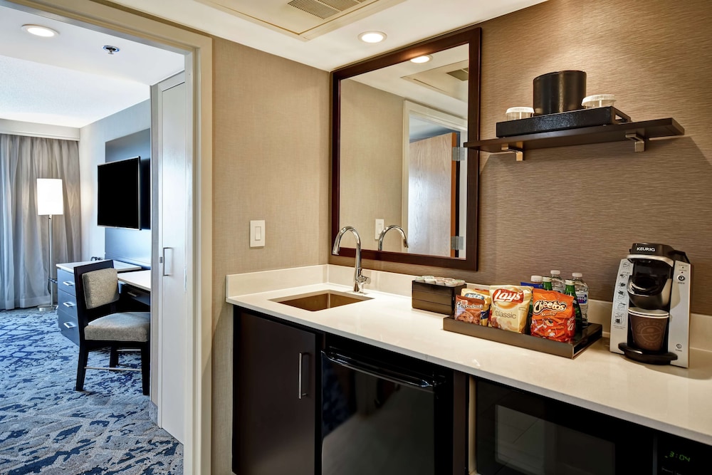 Premium Suite, 2 Double Beds, Accessible (Hearing) - Photo 6