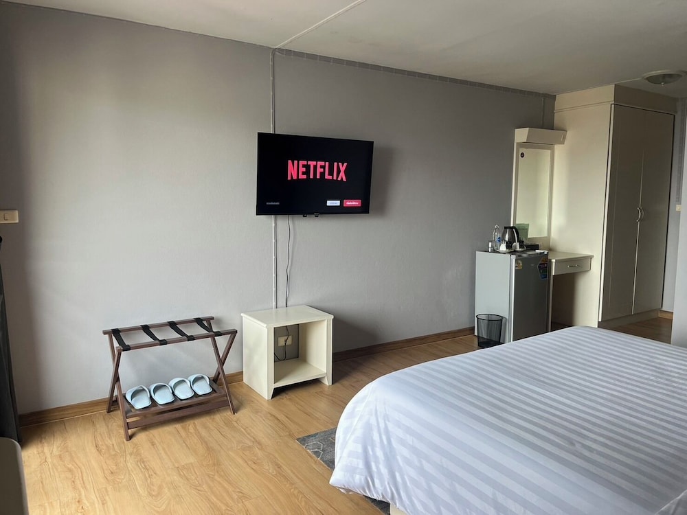Basic Room, City View