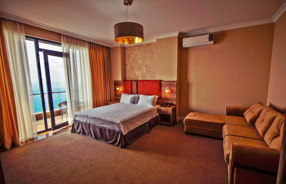 Superior Double Room, 1 Queen Bed With Sofa Bed, Sea View photo 2