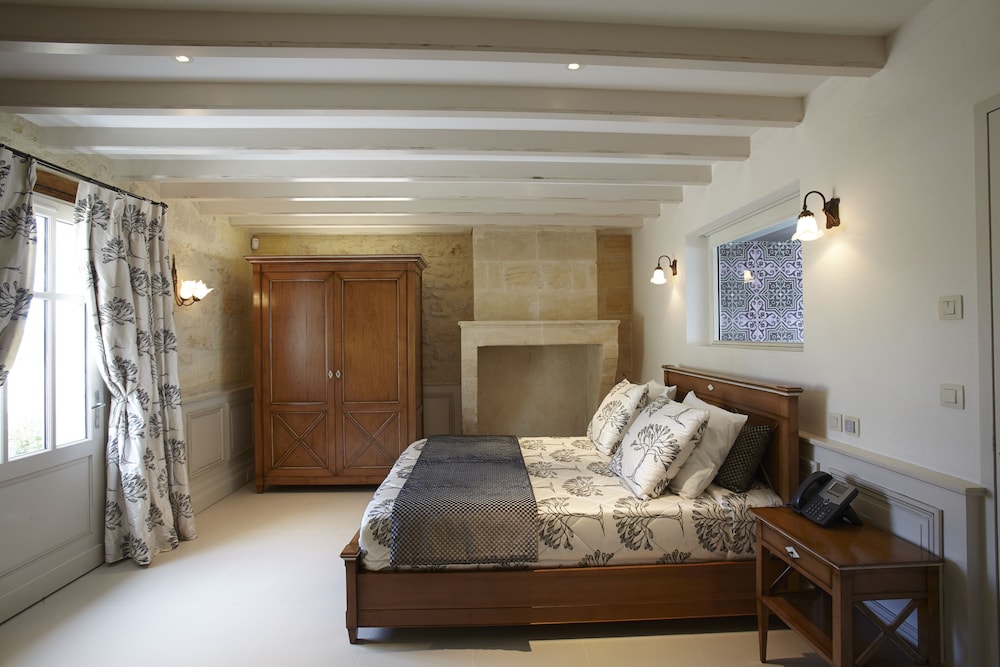 Standard Double Room, Accessible, Private Bathroom (Perrière) photo 1
